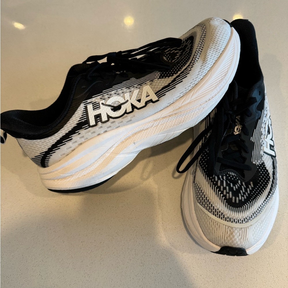 Hoka Skyflow